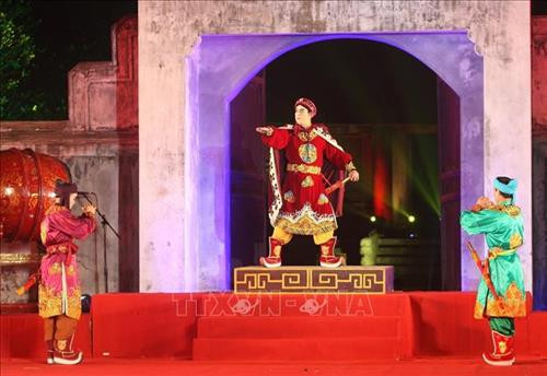 Chương trình nghệ thuật tái hiện về chiến thắng Bạch Đằng của Ngô Quyền trong lễ kỷ niệm. Ảnh: Thanh Tùng-TTXVN Chương trình nghệ thuật tái hiện về chiến thắng Bạch Đằng của Ngô Quyền trong lễ kỷ niệm. Ảnh: Thanh Tùng-TTXVN