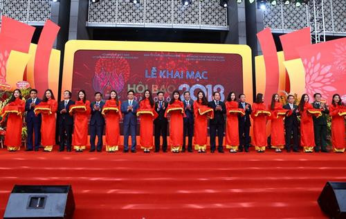 Lễ cắt băng khai mạc Hội báo toàn quốc 2018. Ảnh: Minh Quyết – TTXVN Lễ cắt băng khai mạc Hội báo toàn quốc 2018. Ảnh: Minh Quyết – TTXVN