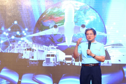 Tổng giám đốc Tập đoàn FPT Bùi Quang Ngọc phát biểu. Ảnh: Minh Quyết – TTXVN Tổng giám đốc Tập đoàn FPT Bùi Quang Ngọc phát biểu. Ảnh: Minh Quyết – TTXVN