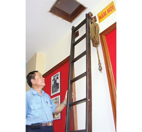 Trong căn hầm vũ khí bí mật tại nhà số 287/70, đường Nguyễn Đình Chiểu (Quận 3, Thành phố Hồ Chí Minh). Nguồn: SGGP Online Trong căn hầm vũ khí bí mật tại nhà số 287/70, đường Nguyễn Đình Chiểu (Quận 3, Thành phố Hồ Chí Minh). Nguồn: SGGP Online