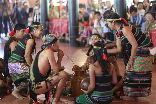 Đặc sắc Lễ cưới của người M’Nông khu vực Nam Tây Nguyên ảnh 5 Đặc sắc Lễ cưới của người M’Nông khu vực Nam Tây Nguyên ảnh 5