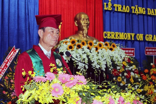 Cựu Đại sứ Yoo Tae Hyun phát biểu tại lễ nhận danh hiệu Giáo sư danh dự của Trường đại học Đà Lạt. Cựu Đại sứ Yoo Tae Hyun phát biểu tại lễ nhận danh hiệu Giáo sư danh dự của Trường đại học Đà Lạt.