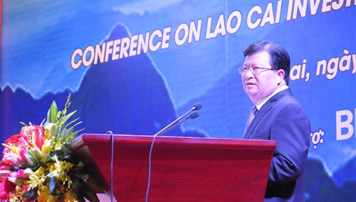 Phó Thủ tướng Chính phủ Trịnh Đình Dũng phát biểu tại hội nghị. Ảnh: Hương Thu- TTXVN