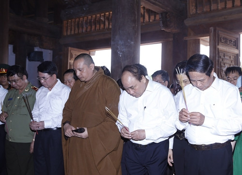 Thủ tướng Nguyễn Xuân Phúc đến dâng hương, dâng hoa tại Khu lưu niệm Chủ tịch Tôn Đức Thắng ở xã Tiên Cường, huyện Tiên Lãng. Ảnh: Thống Nhất-TTXVN Thủ tướng Nguyễn Xuân Phúc đến dâng hương, dâng hoa tại Khu lưu niệm Chủ tịch Tôn Đức Thắng ở xã Tiên Cường, huyện Tiên Lãng. Ảnh: Thống Nhất-TTXVN