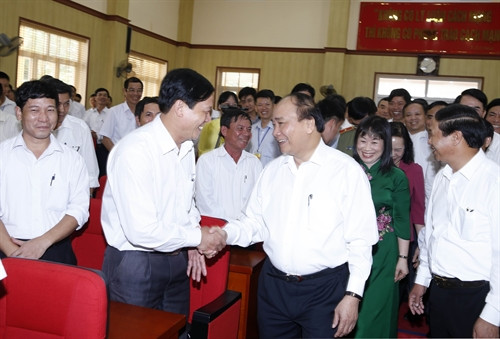Thủ ướng Nguyễn Xuân Phúc với các cử tri huyện Tiên Lãng, thành phố Hải Phòng. Ảnh: Thống Nhất-TTXVN Thủ ướng Nguyễn Xuân Phúc với các cử tri huyện Tiên Lãng, thành phố Hải Phòng. Ảnh: Thống Nhất-TTXVN