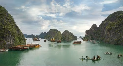Hạ Long- điểm du lịch hấp dẫn du khách khi tới Quảng Ninh. Ảnh: TTXVN