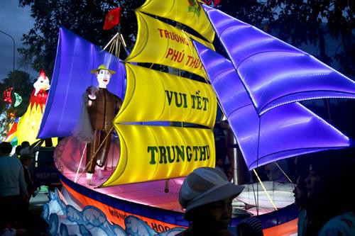 Lễ hội Rước đèn trung thu lần này thu hút đông đảo người dân và du khách tham dự. Nhiều đèn lồng lớn được chuẩn bị cho lễ rước. Nhiều đèn lồng lớn được chuẩn bị cho lễ rước. Lễ hội Rước đèn trung thu lần này thu hút đông đảo người dân và du khách tham dự. Nhiều đèn lồng lớn được chuẩn bị cho lễ rước. Nhiều đèn lồng lớn được chuẩn bị cho lễ rước.