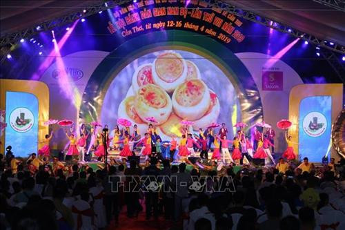 Chương trình biểu diễn nghệ thuật tại lễ khai mạc. Ảnh: Ánh Tuyết - TTXVN