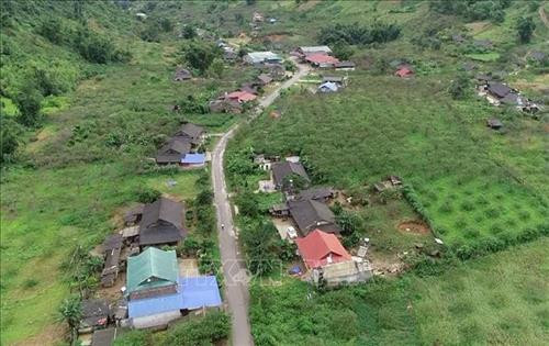 Đổi thay đời sống vùng đồng bào dân tộc Mông ở huyện Mộc Châu, tỉnh Sơn La nhờ thực hiện “5 có, 5 không". Ảnh: Nguyễn Cường - TTXVN. Đổi thay đời sống vùng đồng bào dân tộc Mông ở huyện Mộc Châu, tỉnh Sơn La nhờ thực hiện “5 có, 5 không". Ảnh: Nguyễn Cường - TTXVN.