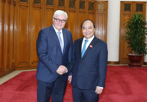 Chiều 31/10/2016, tại Trụ sở Chính phủ, Thủ tướng Nguyễn Xuân Phúc tiếp Bộ trưởng Ngoại giao Cộng hoà Liên bang Đức Frank Waler Steinmeier đang ở thăm chính thức Việt Nam. Ảnh: Thống Nhất – TTXVN Chiều 31/10/2016, tại Trụ sở Chính phủ, Thủ tướng Nguyễn Xuân Phúc tiếp Bộ trưởng Ngoại giao Cộng hoà Liên bang Đức Frank Waler Steinmeier đang ở thăm chính thức Việt Nam. Ảnh: Thống Nhất – TTXVN