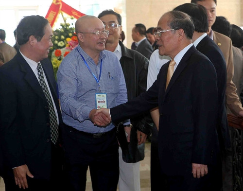 Chủ tịch Quốc hội Nguyễn Sinh Hùng gặp mặt các nhà đầu tư Xuân Bính Thân 2016. Ảnh: Thanh Tùng-TTXVN Chủ tịch Quốc hội Nguyễn Sinh Hùng gặp mặt các nhà đầu tư Xuân Bính Thân 2016. Ảnh: Thanh Tùng-TTXVN