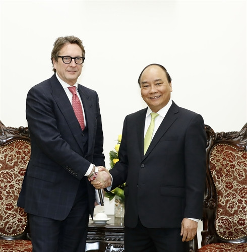 Sáng 12/1/2017, tại trụ sở Chính phủ, Thủ tướng Nguyễn Xuân Phúc tiếp ông Phillip Falcone, Chủ tịch, Tổng giám đốc Harbinger Capital(Hoa Kỳ).Ảnh:Thống Nhất-TTXVN