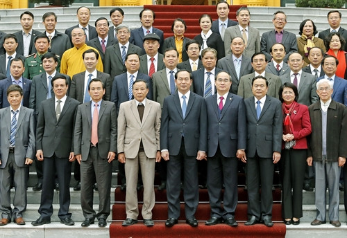 Chủ tịch nước Trần Đại Quang, Chủ tịch UBTƯ MTTQ Việt Nam Nguyễn Thiện Nhân, Phó Chủ tịch nước Đặng Thị Ngọc Thịnh với các đại biểu tham dự hội nghị. Ảnh: Nhan Sáng-TTXVN Chủ tịch nước Trần Đại Quang, Chủ tịch UBTƯ MTTQ Việt Nam Nguyễn Thiện Nhân, Phó Chủ tịch nước Đặng Thị Ngọc Thịnh với các đại biểu tham dự hội nghị. Ảnh: Nhan Sáng-TTXVN