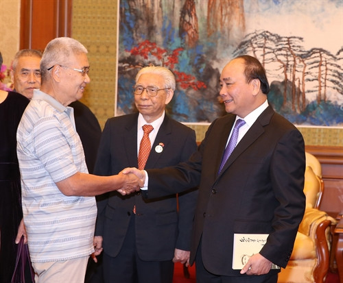 Thủ tướng Nguyễn Xuân Phúc tiếp đại diện các gia đình, cựu cố vấn, chuyên gia Trung Quốc từng tham gia giúp đỡ Việt Nam trong các cuộc kháng chiến. Ảnh: Thống Nhất –TTXVN Thủ tướng Nguyễn Xuân Phúc tiếp đại diện các gia đình, cựu cố vấn, chuyên gia Trung Quốc từng tham gia giúp đỡ Việt Nam trong các cuộc kháng chiến. Ảnh: Thống Nhất –TTXVN