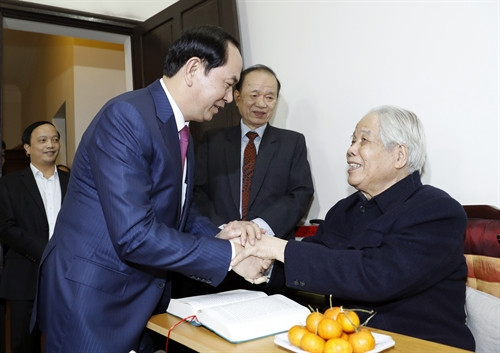 Chủ tịch nước Trần Đại Quang đến thăm, chúc thọ nguyên Tổng Bí thư Đỗ Mười tròn 100 tuổi. Ảnh: Nhan Sáng-TTXVN