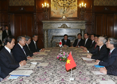 Tiếp tục chương trình thăm chính thức Nhật Bản, chiều 17/9/2015, tại Trụ sở Hạ viện ở Thủ đô Tokyo, Tổng Bí thư Nguyễn Phú Trọng hội kiến Chủ tịch Hạ viện Nhật Bản Oshima Tadamori. Ảnh: Trí Dũng – TTXVN