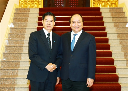 Thủ tướng Nguyễn Xuân Phúc tiếp Bí thư Thành ủy, Đô trưởng Thủ đô Viêng Chăn Sinlavong Khoutphaythoune. Ảnh: Thống Nhất - TTXVN