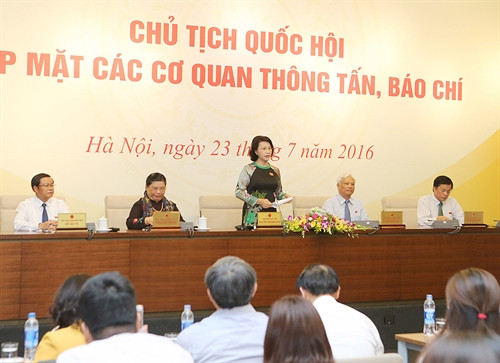 Chủ tịch Quốc hội Nguyễn Thị Kim Ngân gặp mặt đại diện các cơ quan thông tấn, báo chí tham gia đưa tin về kỳ họp thứ nhất, Quốc hội khóa XIV. Ảnh: Trọng Đức- TTXVN