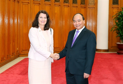 Thủ tướng Nguyễn Xuân Phúc tiếp bà Ann Linde, Bộ trưởng Thương mại và các vấn đề EU của Thụy Điển. Ảnh: Thống Nhất-TTXVN