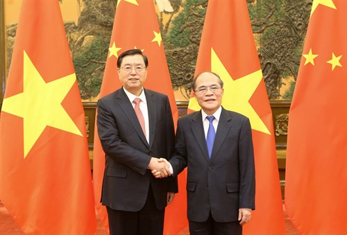 Chủ tịch Quốc hội Nguyễn Sinh Hùng và Chủ tịch Nhân Đại Trương Đức Giang tại lễ đón và hội đàm. Ảnh: Nhan Sáng-TTXVN Chủ tịch Quốc hội Nguyễn Sinh Hùng và Chủ tịch Nhân Đại Trương Đức Giang tại lễ đón và hội đàm. Ảnh: Nhan Sáng-TTXVN