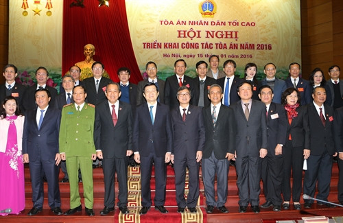 Chủ tịch nước Trương Tấn Sang với các đại biểu dự Hội nghị . Ảnh: Nguyễn Khang – TTXVN Chủ tịch nước Trương Tấn Sang với các đại biểu dự Hội nghị . Ảnh: Nguyễn Khang – TTXVN