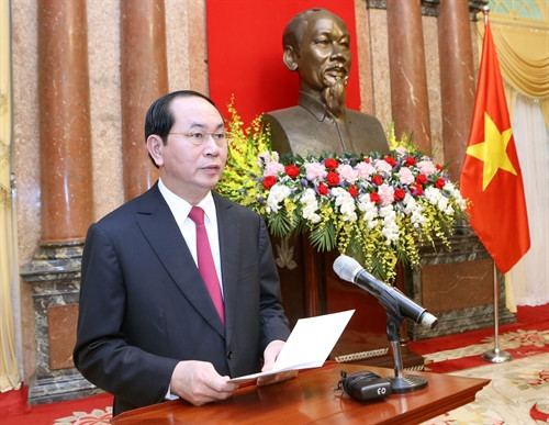 Chủ tịch nước Trần Đại Quang phát biểu giao nhiệm vụ cho các đồng chí được thăng quân hàm. Ảnh: Nhan Sáng-TTXVN