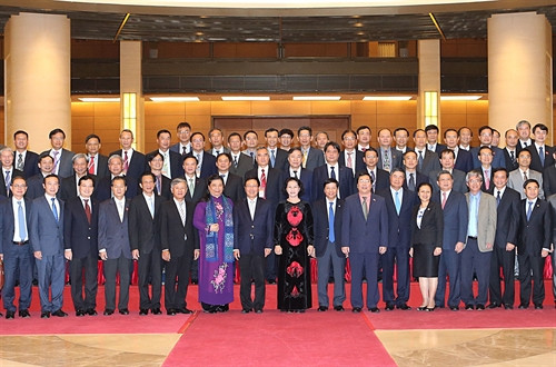 Chủ tịch Quốc hội Nguyễn Thị Kim Ngân với các đại biểu. Ảnh: Trọng Đức - TTXVN