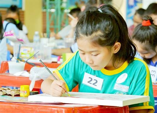 Hãy để cho trẻ thoải mái sống hồn nhiên, phát triển toàn diện. Ảnh: sggp.org.vn Hãy để cho trẻ thoải mái sống hồn nhiên, phát triển toàn diện. Ảnh: sggp.org.vn