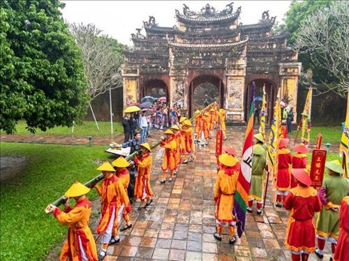 Quang cảnh nghi lễ buổi dựng cây nêu. Ảnh: Quốc Việt - TTXVN Quang cảnh nghi lễ buổi dựng cây nêu. Ảnh: Quốc Việt - TTXVN