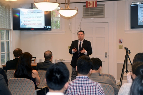 Chuyên gia cấp cao của Viện chính sách Trung Quốc, Harry J. Kazianis trong buổi thảo luận tại hội thảo "Vấn đề quân sự hóa tại biển đông và những hệ lụy". Ảnh: Hữu Hoàng-Phóng viên TTXVN tại Mỹ