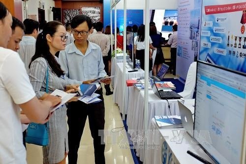 Khách tham quan Hội chợ. Ảnh: Thế Anh-TTXVN