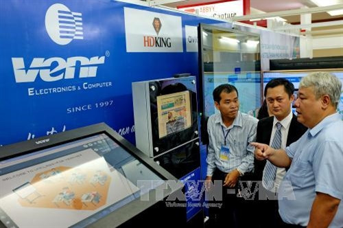 Khách tham quan Hội chợ. Ảnh: Thế Anh-TTXVN