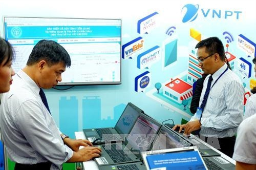 Khách tham quan Hội chợ. Ảnh: Thế Anh-TTXVN