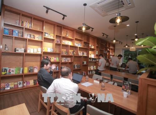 Không gian đọc sách và giao lưu tại All In Station. Ảnh: Xuân Anh – TTXVN