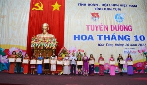 Tuyên dương 30 bông Hoa tháng 10 nhân ngày Phụ nữ Việt Nam. Ảnh: kontum.gov.vn Tuyên dương 30 bông Hoa tháng 10 nhân ngày Phụ nữ Việt Nam. Ảnh: kontum.gov.vn