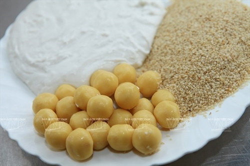 Bánh rán lúc lắc: món quà bình dị mà thơm thảo của người Hà Nội xưa ảnh 1 Bánh rán lúc lắc: món quà bình dị mà thơm thảo của người Hà Nội xưa ảnh 1