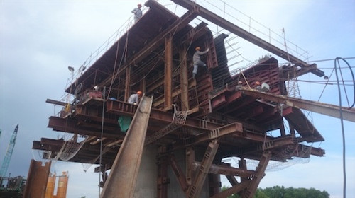 Một số hình ảnh xây dựng cầu Hòa Trung- một trong những cầu cuối cùng thông mạch đường Hồ Chí Minh ảnh 6