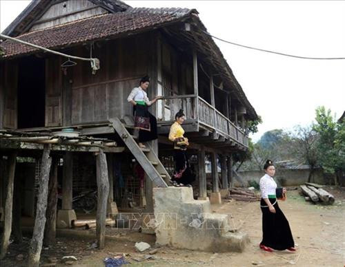 Trang phục sinh hoạt hằng ngày của người phụ nữ Thái. Ảnh: Phan Tuấn Anh - TTXVN Trang phục sinh hoạt hằng ngày của người phụ nữ Thái. Ảnh: Phan Tuấn Anh - TTXVN