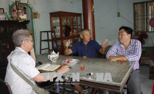 Thương binh Nguyễn Văn Sỹ chia sẻ về giai đoạn tham gia kháng chiến, ký ức về vết thương ông gặp phải trong lúc chiến đấu. Ảnh: Tiến Lực – TTXVN Thương binh Nguyễn Văn Sỹ chia sẻ về giai đoạn tham gia kháng chiến, ký ức về vết thương ông gặp phải trong lúc chiến đấu. Ảnh: Tiến Lực – TTXVN