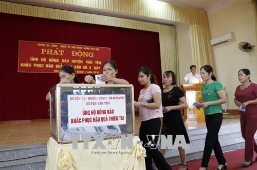 Lễ phát động, ủng hộ người dân huyện Văn Yên bị thiệt hại do mưa lũ. Ảnh: Việt Dũng - TTXVN Lễ phát động, ủng hộ người dân huyện Văn Yên bị thiệt hại do mưa lũ. Ảnh: Việt Dũng - TTXVN