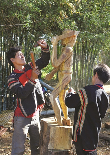 Tạc tượng gỗ - một công việc đòi hỏi sự công phu và tỉ mỉ Tạc tượng gỗ - một công việc đòi hỏi sự công phu và tỉ mỉ