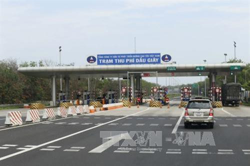 Trạm thu phí Dầu Giây trên tuyến cao tốc TP Hồ Chí Minh – Long Thành – Dầu Giây. Ảnh: TTXVN Trạm thu phí Dầu Giây trên tuyến cao tốc TP Hồ Chí Minh – Long Thành – Dầu Giây. Ảnh: TTXVN