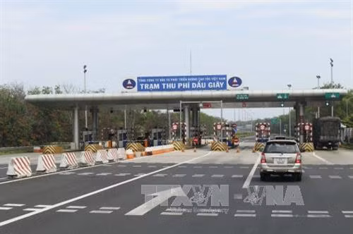 Trạm thu phí Dầu Giây trên tuyến cao tốc TP Hồ Chí Minh – Long Thành – Dầu Giây. Ảnh: TTXVN Trạm thu phí Dầu Giây trên tuyến cao tốc TP Hồ Chí Minh – Long Thành – Dầu Giây. Ảnh: TTXVN