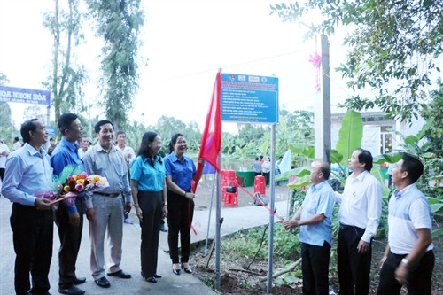 Kéo băng khánh thành công trình. Ảnh: Hoài Thu – TTXVN Kéo băng khánh thành công trình. Ảnh: Hoài Thu – TTXVN