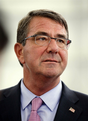 Bộ trưởng Quốc phòng Mỹ Ashton Carter trong cuộc họp báo tại căn cứ không quân Nellis ở Las Vegas, bang Nevada (Mỹ) ngày 26/8. AFP/ TTXVN