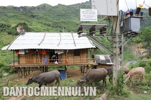 Nhờ làm tốt công tác xóa nhà tạm, cuộc sống của người Mảng ở huyện Nậm Nhùn (Lai Châu) đã bớt nhiều khó khăn. Ảnh: An Thành Đạt