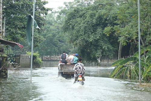 Theo dự báo khí tượng thủy văn cho thấy, nửa đầu tháng 8 năm nay sẽ tiếp tục có mưa lớn có thể lên đến 100mm, tình hình ngập lụt có thể còn kéo dài. Theo dự báo khí tượng thủy văn cho thấy, nửa đầu tháng 8 năm nay sẽ tiếp tục có mưa lớn có thể lên đến 100mm, tình hình ngập lụt có thể còn kéo dài. Theo dự báo khí tượng thủy văn cho thấy, nửa đầu tháng 8 năm nay sẽ tiếp tục có mưa lớn có thể lên đến 100mm, tình hình ngập lụt có thể còn kéo dài.