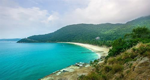 Bãi tắm đẹp với cát trắng trải dài trên một góc đảo Cù Lao Chàm. Ảnh: Trọng Đạt - TTXVN Bãi tắm đẹp với cát trắng trải dài trên một góc đảo Cù Lao Chàm. Ảnh: Trọng Đạt - TTXVN
