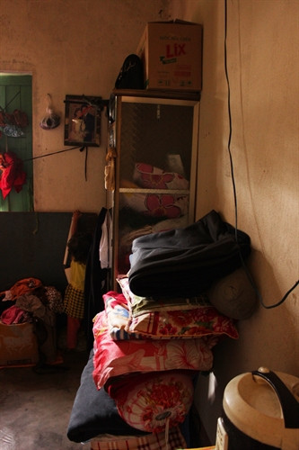 Một góc trong căn nhà cấp 4 của vợ chồng anh A Nức Một góc trong căn nhà cấp 4 của vợ chồng anh A Nức