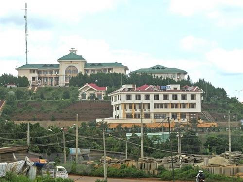 Một góc khu vực hành chính thị xã Gia Nghĩa. Ảnh: Thế Anh - TTXVN Một góc khu vực hành chính thị xã Gia Nghĩa. Ảnh: Thế Anh - TTXVN